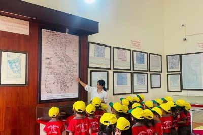 ?? TRƯỜNG MẦM NON LÝ SƠN ?? NHIỆT LIỆT CHÀO MỪNG “ĐẠI LỄ KỈ NIỆM 50 NĂM NGÀY GIẢI PHÓNG MIỀN NAM THỐNG NHẤT ĐẤT NƯỚC” ??   Trường Mầm non Lý Sơn tổ chức hoạt động trải nghiệm “Tham quan danh lam thắng cảnh – di tích lịch sử địa phương” để các con được tìm hiểu về lịch sử, cảnh đẹp của quê hương qua lăng kính tuổi thơ.  ======================= ? Mầm non Lý Sơn?