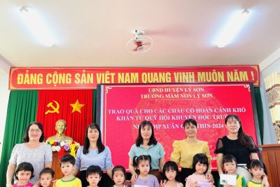 Trường Mầm non Lý Sơn Tổ chức Sơ kết mô hình ” Nuôi Heo đất góp yêu thường” và cùng phối hợp với Công đoàn, Hội khuyến học, Hội phụ huynh trao quà Tết cho GV, NV và học sinh trong nhà trường nhân dịp Tết Nguyên Đán Giáp Thìn 2024!